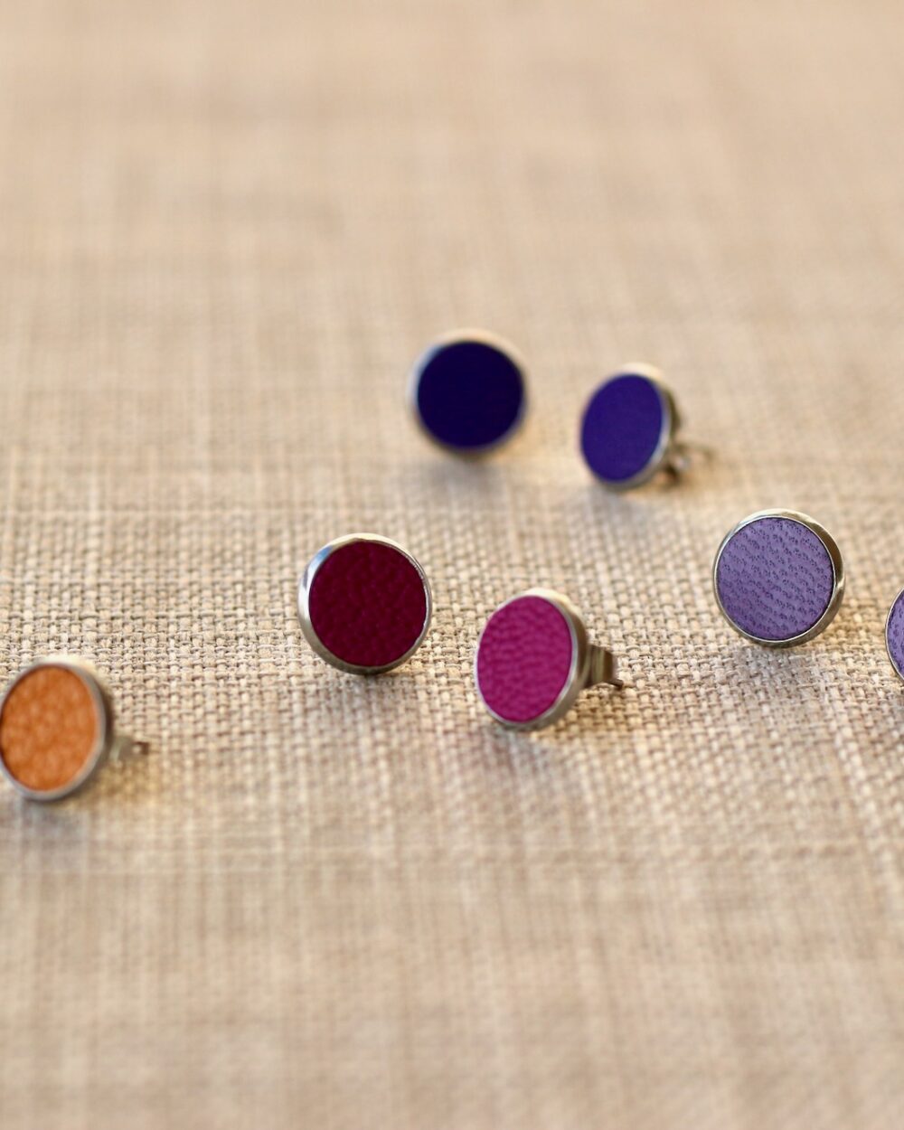 Bijoux artisanaux pour femme en cuir véritable et métal argenté