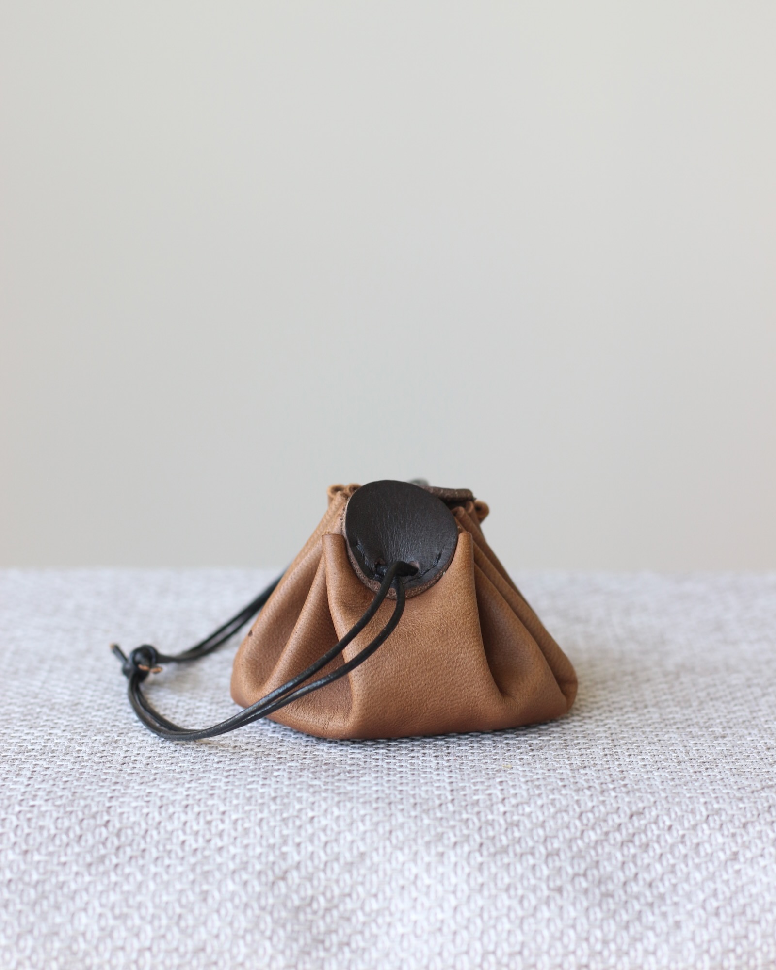 bourse-cuir-minimaliste-fantasy Bourse en cuir – Image 8