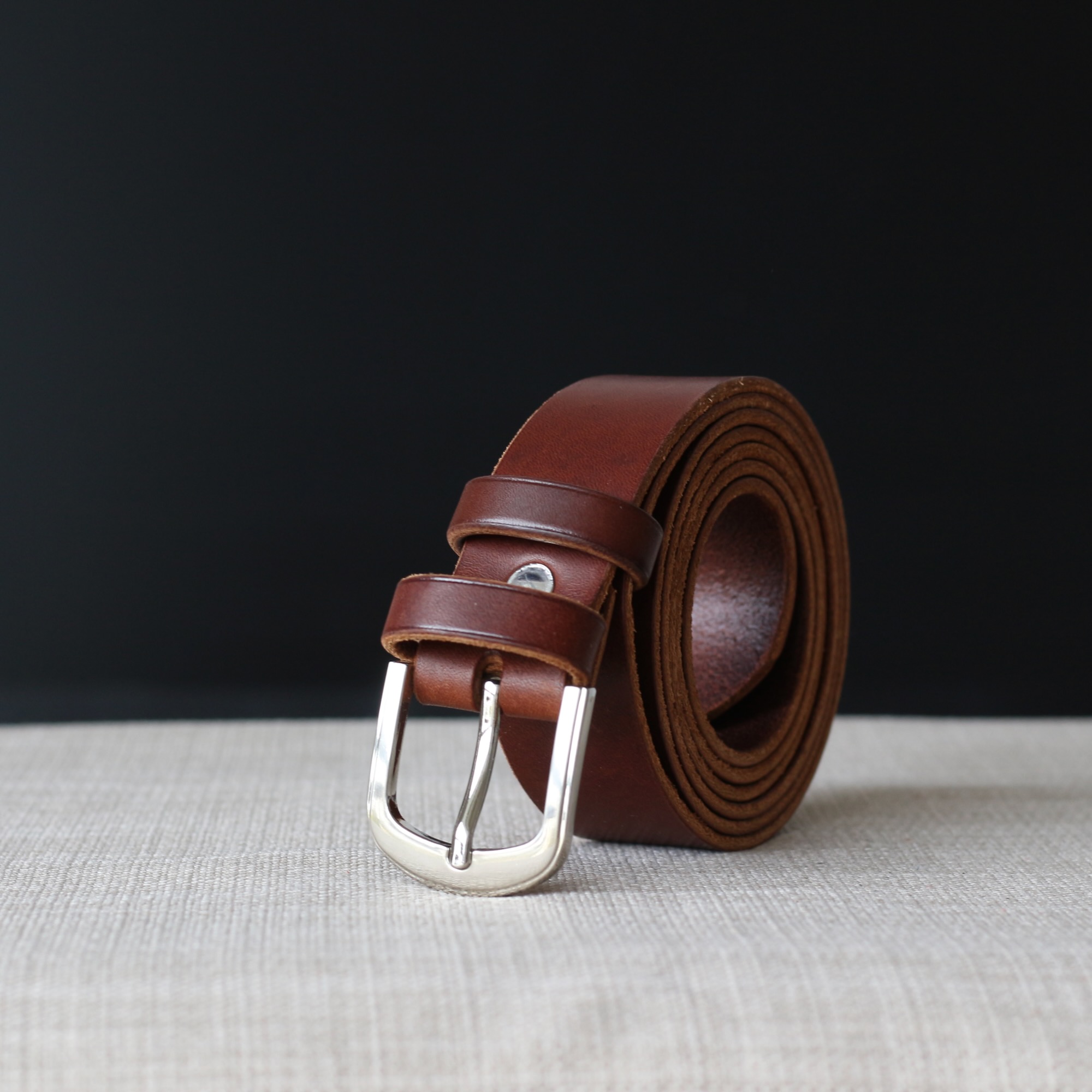 ceinture-cuir-sur-mesure-30mm-artisanale Ceinture artisanale sur mesure en cuir véritable de 3 cm de large fabriquée à la main