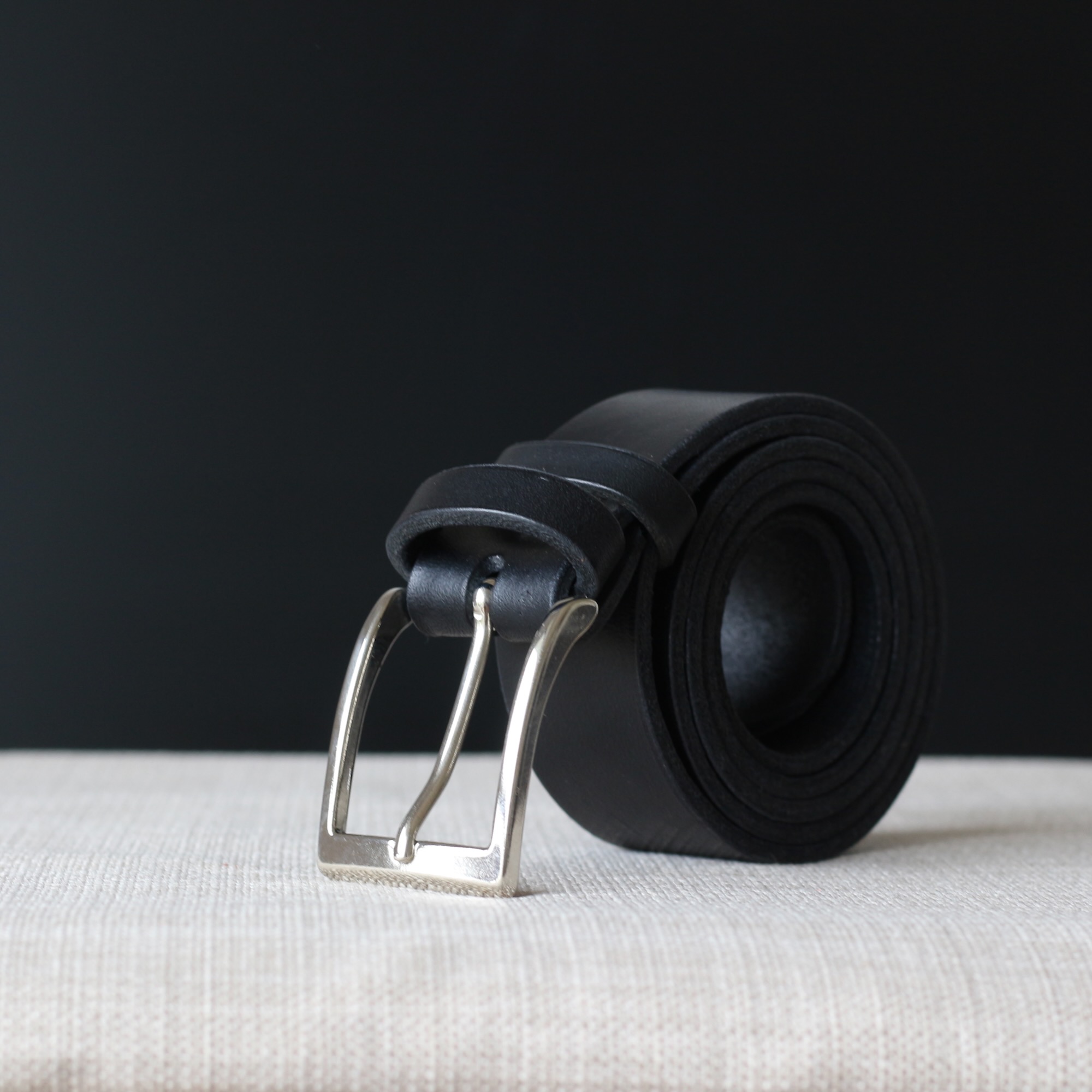 ceinture-cuir-35mm-minimaliste-fait-main Ceinture minimaliste en cuir véritable de 3,5 cm de large faite main