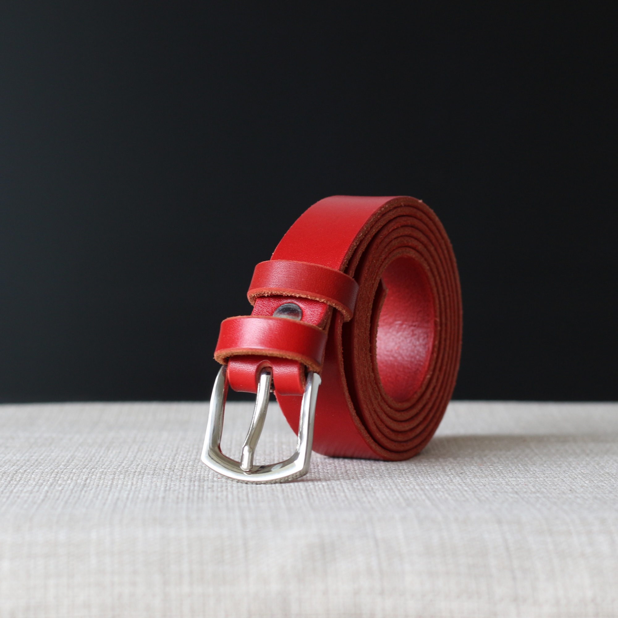 ceinture-cuir-minimaliste-femme-25mm Ceinture minimaliste sur mesure en cuir véritable de 2,5 cm de large au style épuré