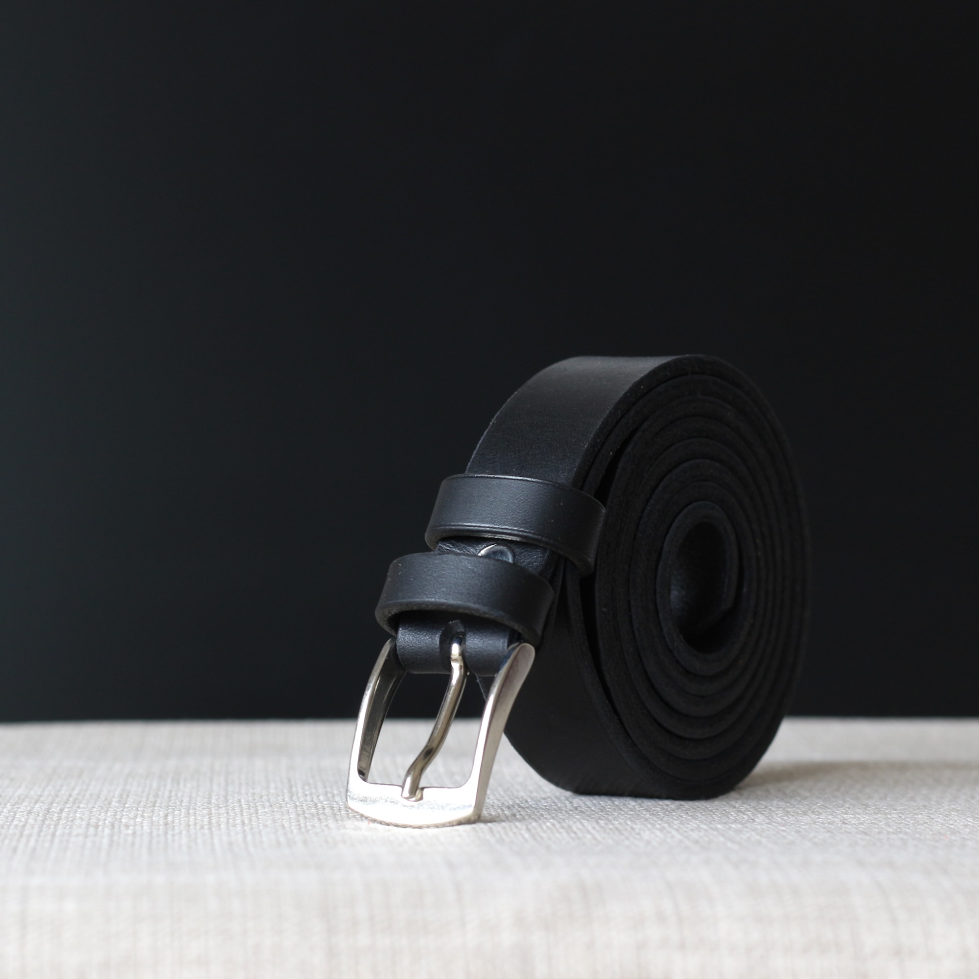 ceinture-fine-cuir-femme-fait-main Ceinture fine en cuir faite main avec largeur de 2,5 cm