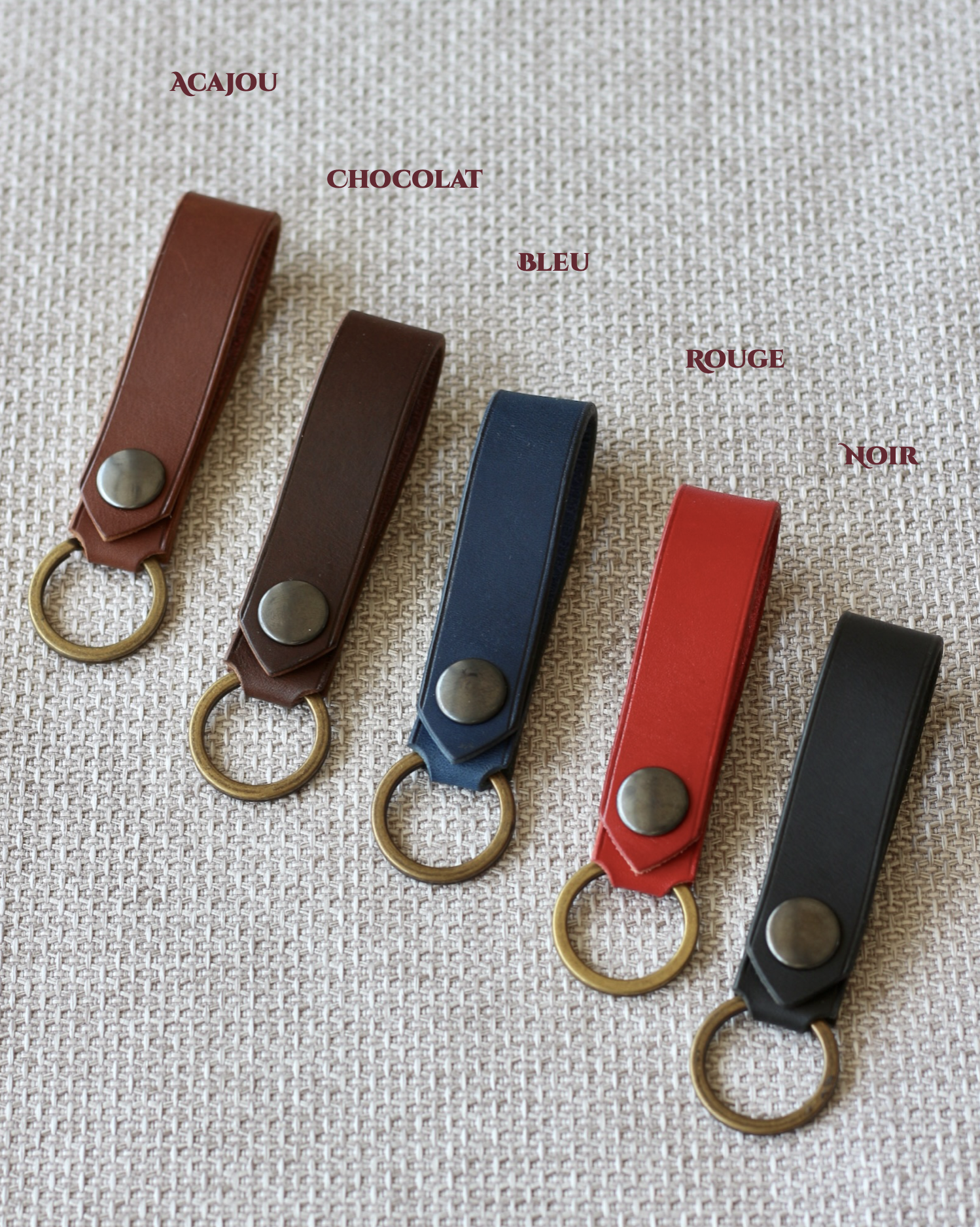 choix-couleur-porte-cle-artisanal-cuir-vachette Choix des couleurs disponibles pour les porte-clés en cuir Niveau à bulle