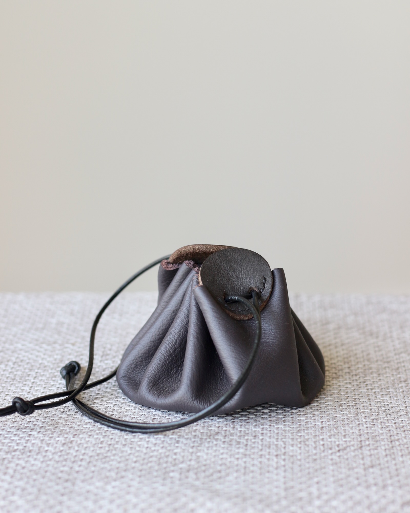 petite-pochette-cuir-souple Bourse en cuir – Image 2