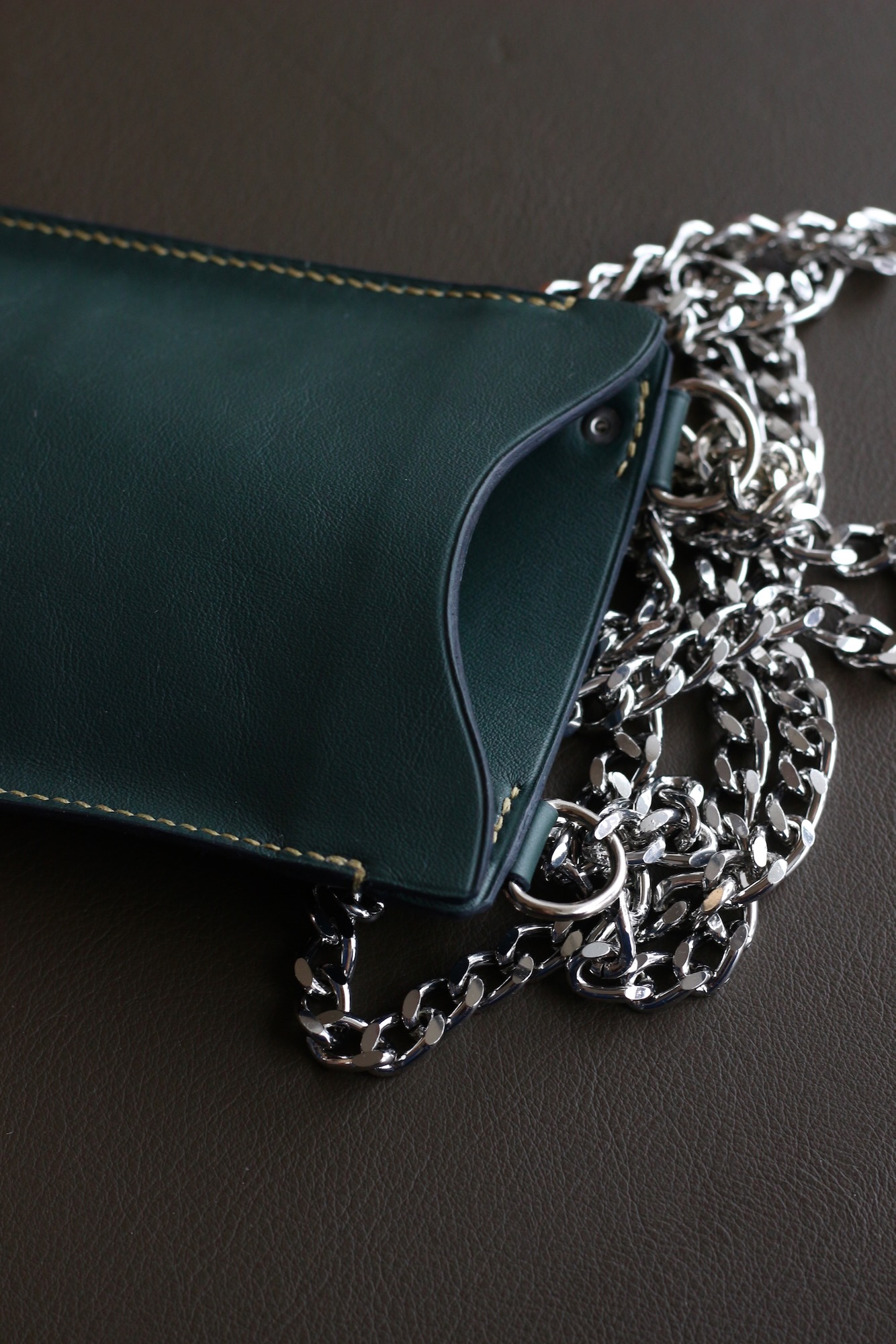 pochette-bandouliere-telephone-cuir Pochette de téléphone – Image 5