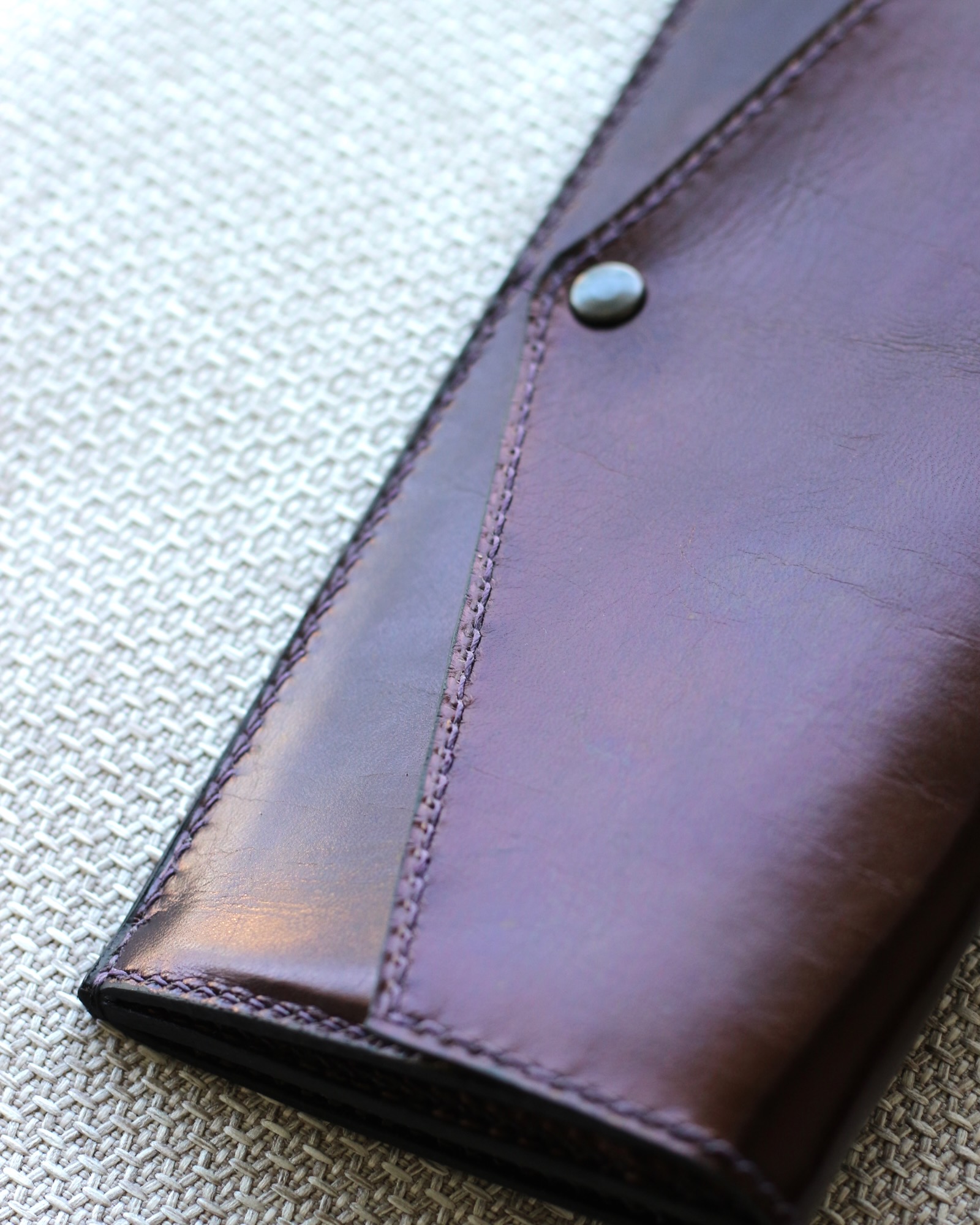 portefeuille-cuir-minimaliste-fait-main Portefeuille horizontal minimaliste en maroquinerie artisanale française