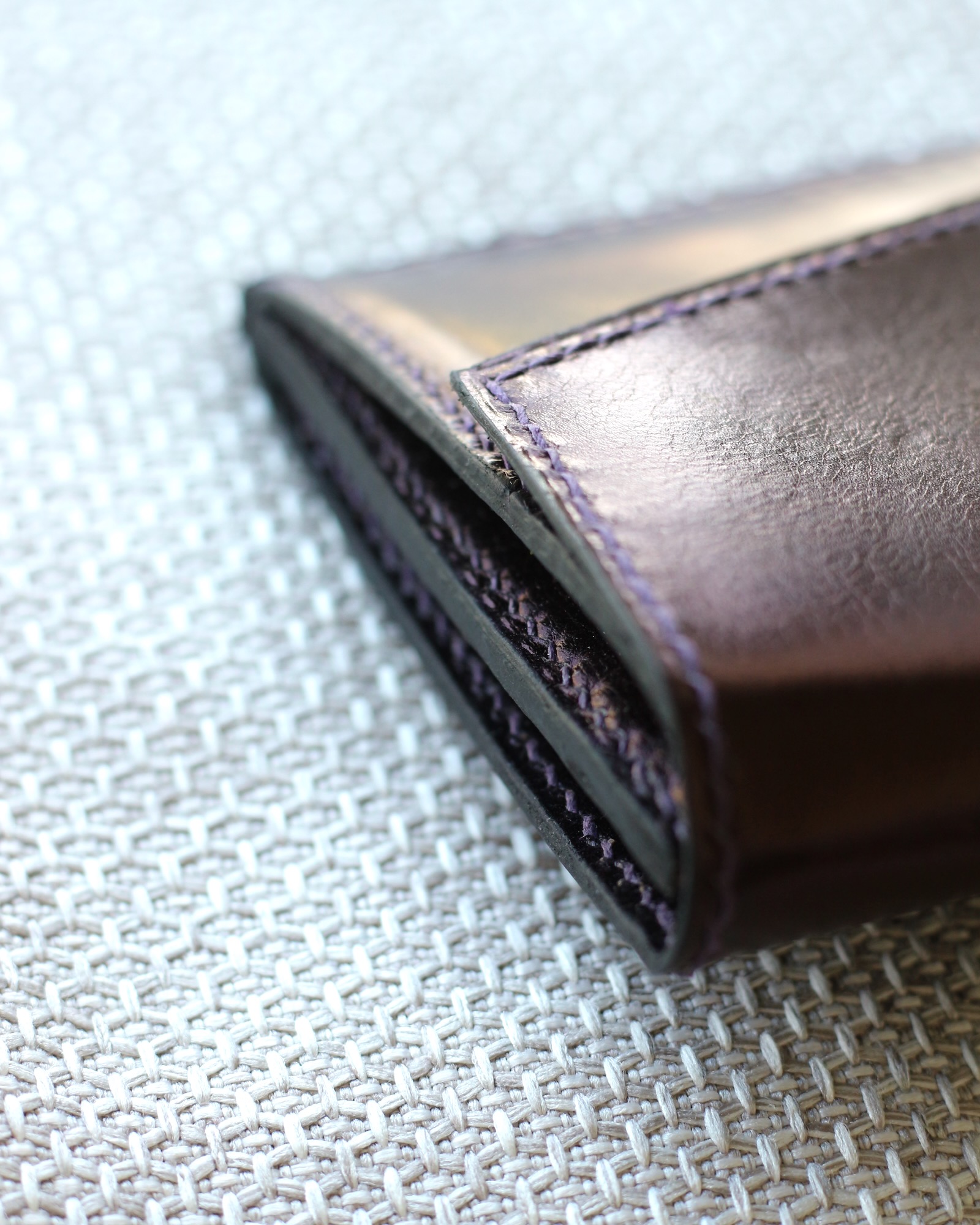 portefeuille-horizontal-cuir-veritable-fabrication-francaise Portefeuille artisanal en cuir avec finition haut de gamme