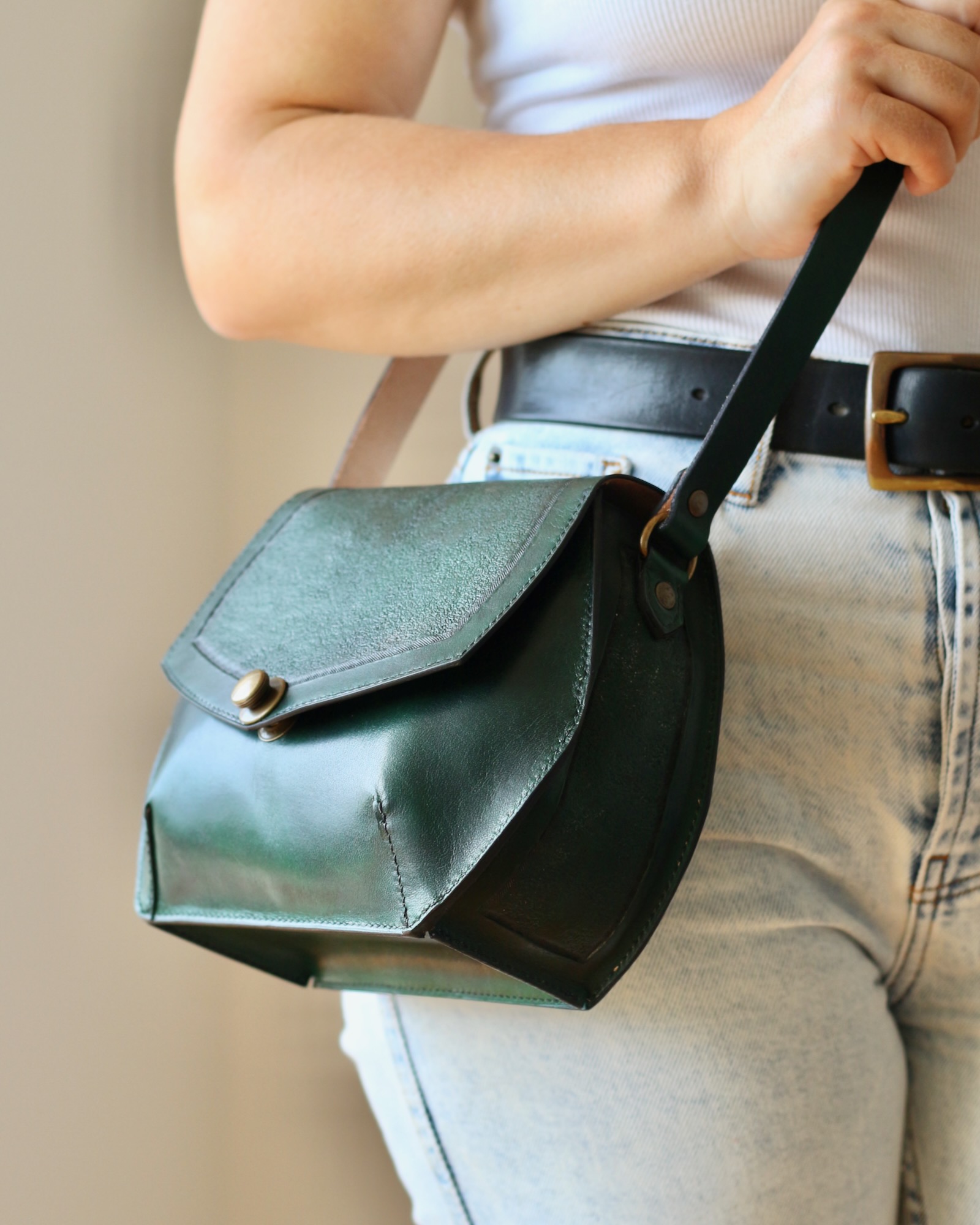sac-cuir-vert-femme-fait-main Sac à main en cuir vert fait main au design élégant et intemporel