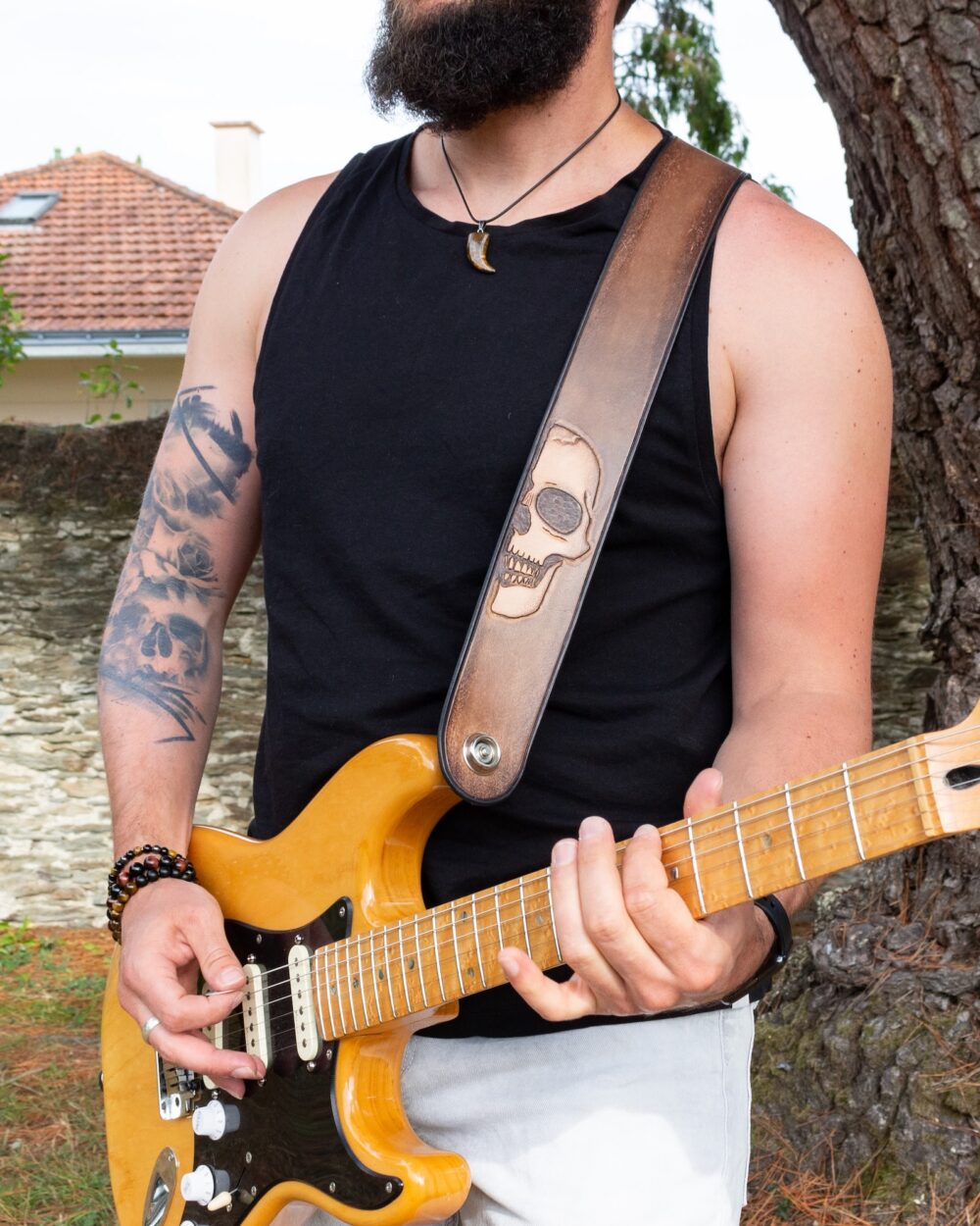 Sangle de guitare en cuir style rock fabriquée artisanalement avec tête de mort